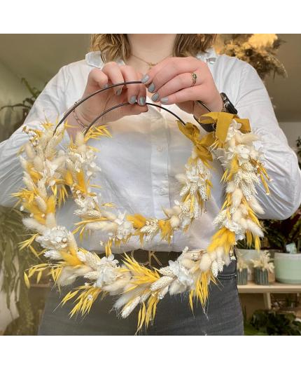 Couronne de fleurs séchées jaune