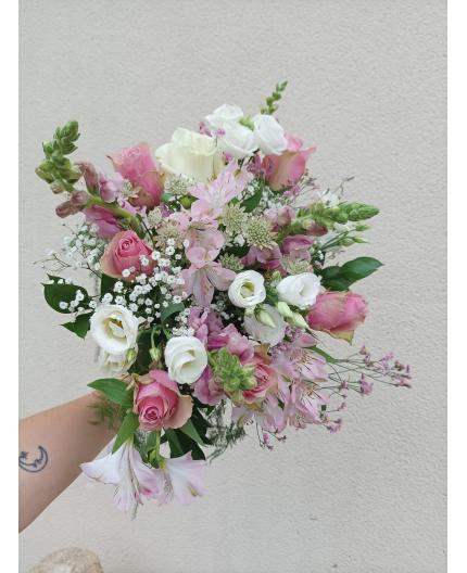 Bouquet de fleuriste champêtre pastels