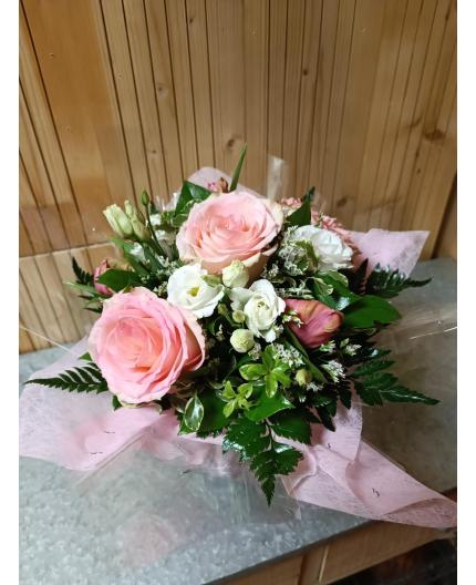 bouquet rond avec bulle d'eau rose et blanc