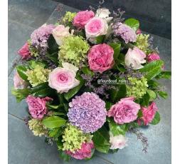 Coussin roses et hortensias