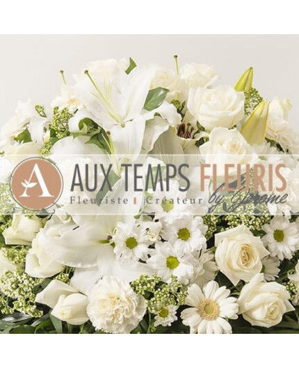 Bouquet  rond du fleuriste dans les tons blanc et vert 