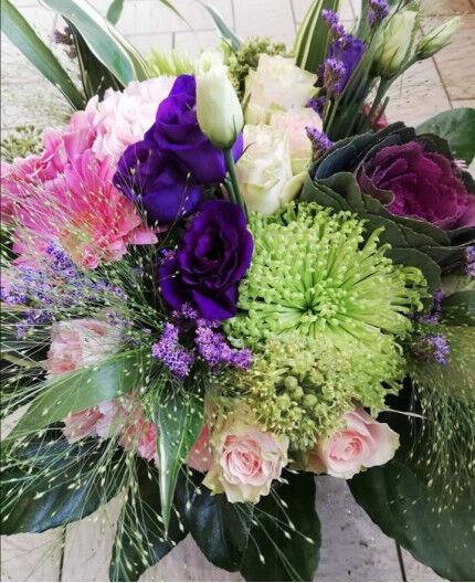 BOUQUET ROND ROSE VERT ET VIOLET